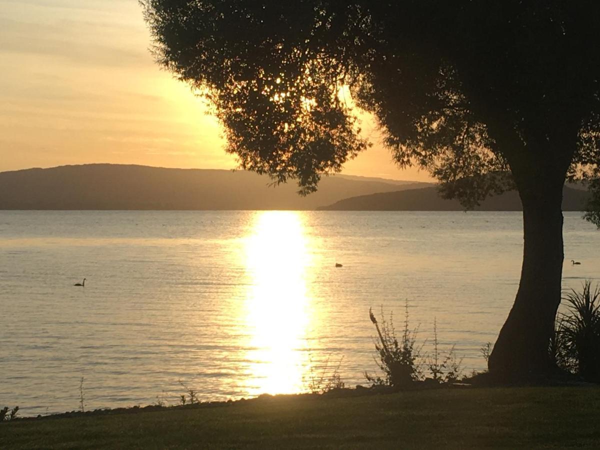 Tranquility Lakefront Rotorua Bagian luar foto