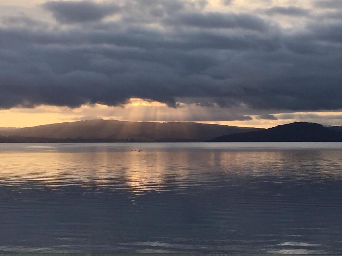Tranquility Lakefront Rotorua Bagian luar foto